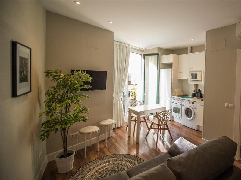 Apartamentos Cruz Мадрид Екстериор снимка