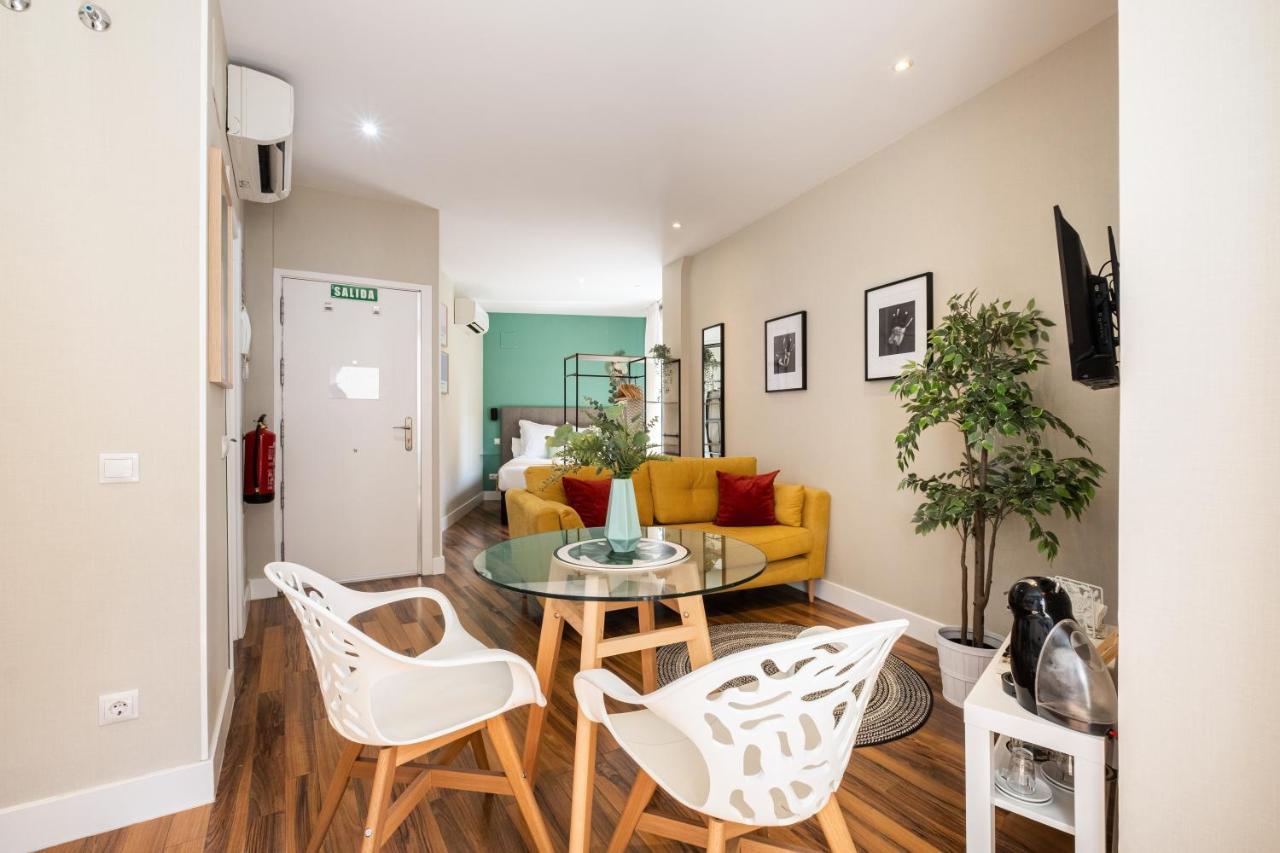 Apartamentos Cruz Мадрид Екстериор снимка