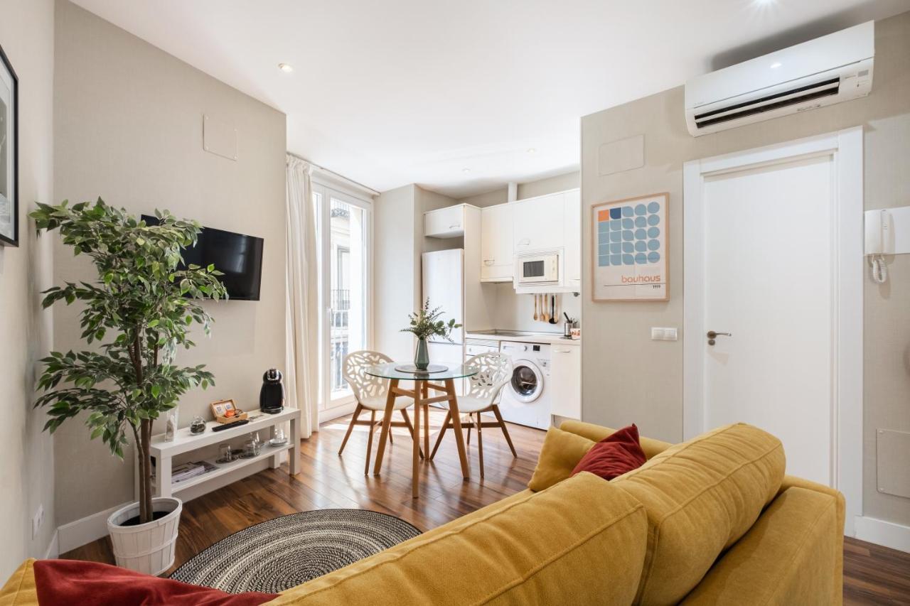 Apartamentos Cruz Мадрид Екстериор снимка