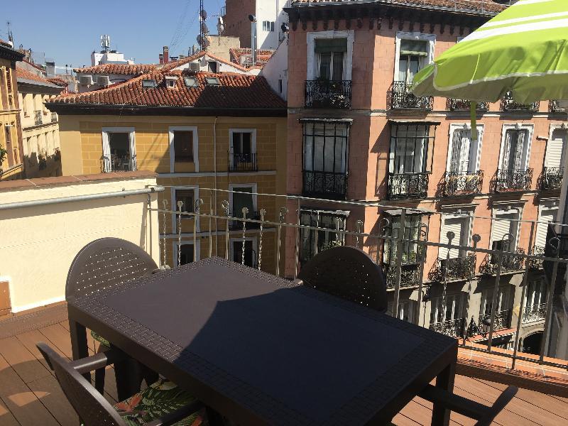 Apartamentos Cruz Мадрид Екстериор снимка