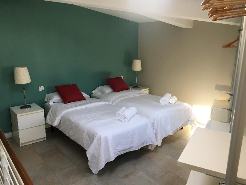 Apartamentos Cruz Мадрид Екстериор снимка