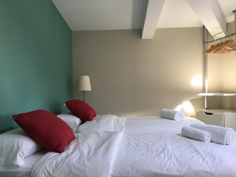 Apartamentos Cruz Мадрид Екстериор снимка